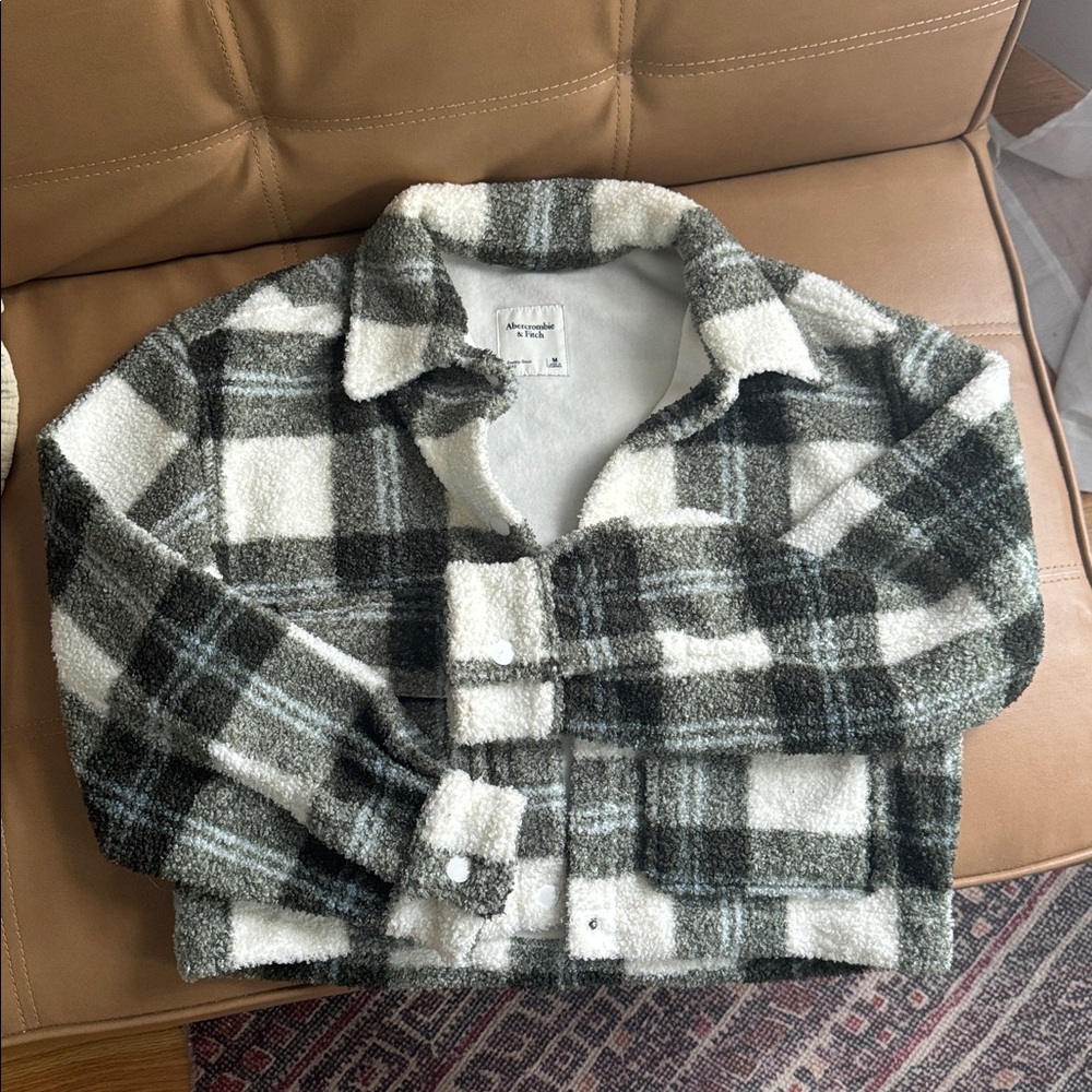 NEW Abercrombie & Fitch Sherpa Jacket in Olive Plaid - Picture 3 of 5